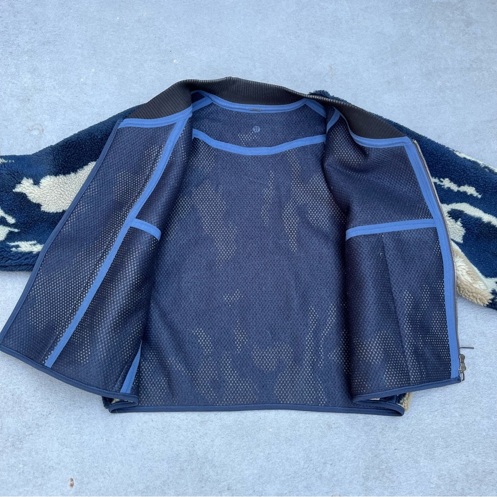 Lululemon LAB Textured Fleece‎ Bomber Sz Lrg Navy/Olive Green Jacket- $298 - Picture 12 of 16